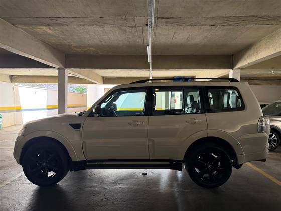 MITSUBISHI PAJERO FULL 3.8 HPE 4X4 V6 24V GASOLINA 4P AUTOMÁTICO